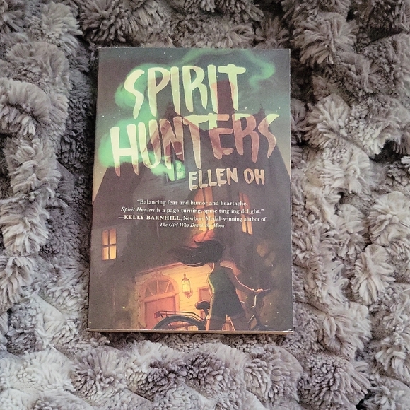 B2G1 3/$10 Spirit Hunters by Ellen Oh - Picture 1 of 1